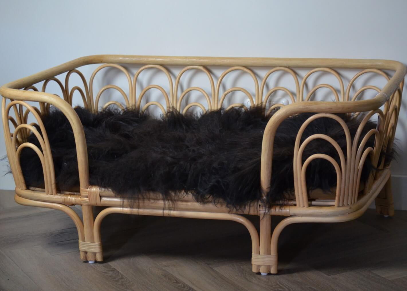 Bohemian_Rotan_Hondenbed_-Natuurlijk_Comfort_met_Matras_in_Boho_Stijl-_Chateau_Rustique