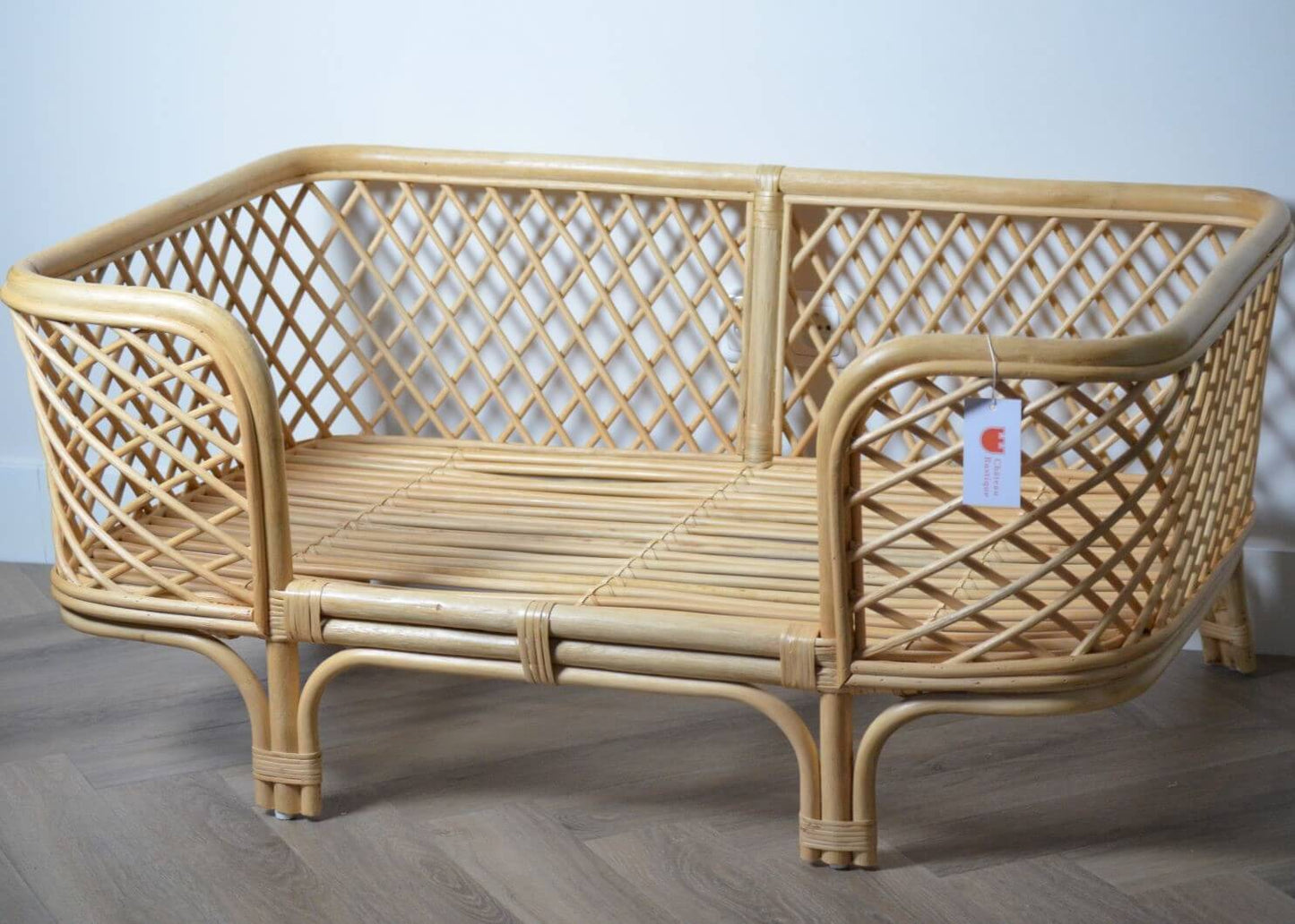 Chic_Hondensofa_van_Rotan_Stijlvol_met_Comfortabel_Matras_Chateau_Rustique