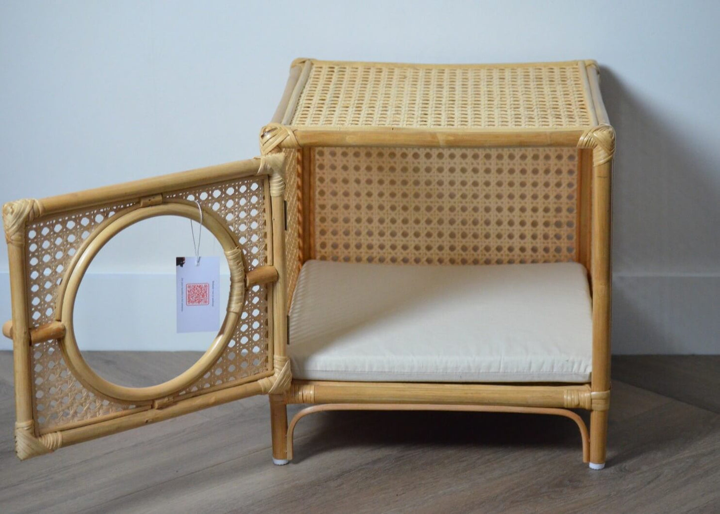 Comfortabel_Rotan_Kattenhuis_Praktisch_en_Chic_Kattenmeubilair_Chateau_Rustique
