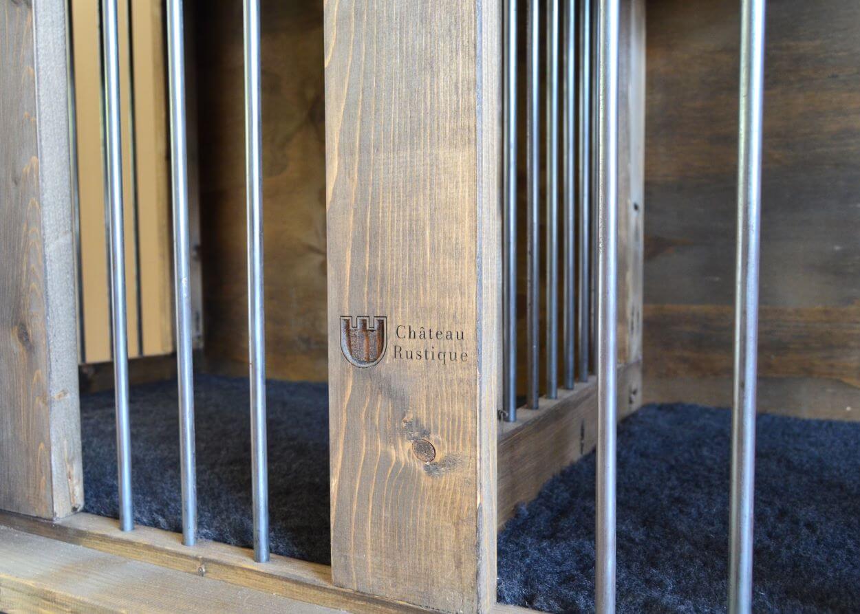 Dubbele houten hondenbench Logo Chateau Rustique