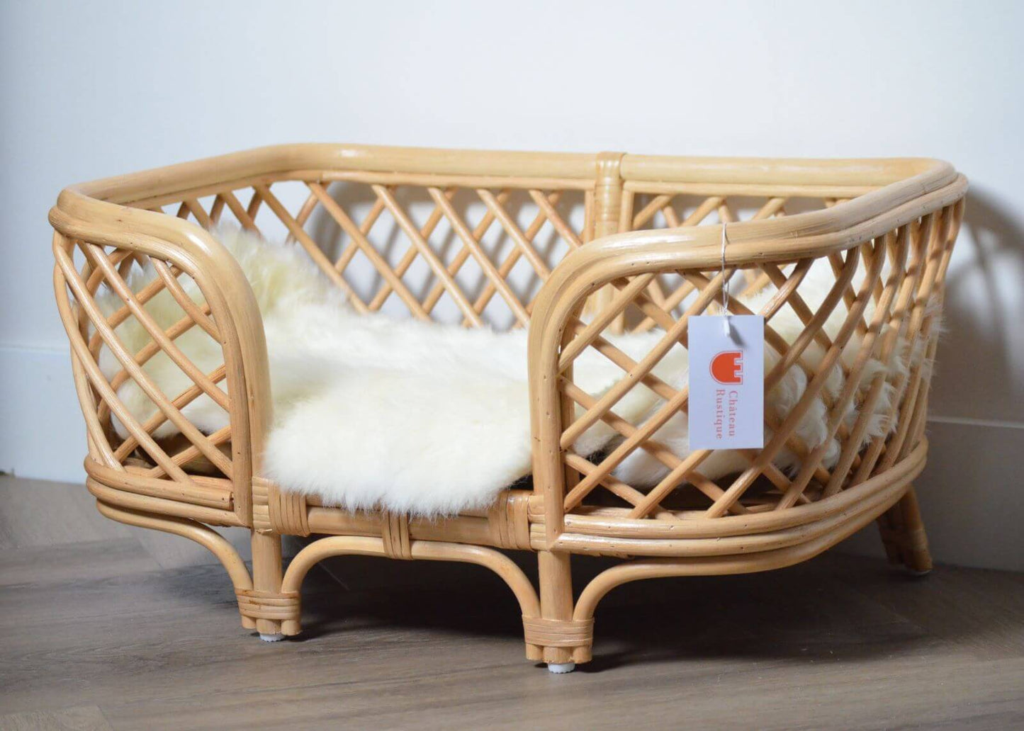 Eclectisch_Rattan_Rotan_Hondenbed_met_Comfortabel_Matras_Chateau_Rustique