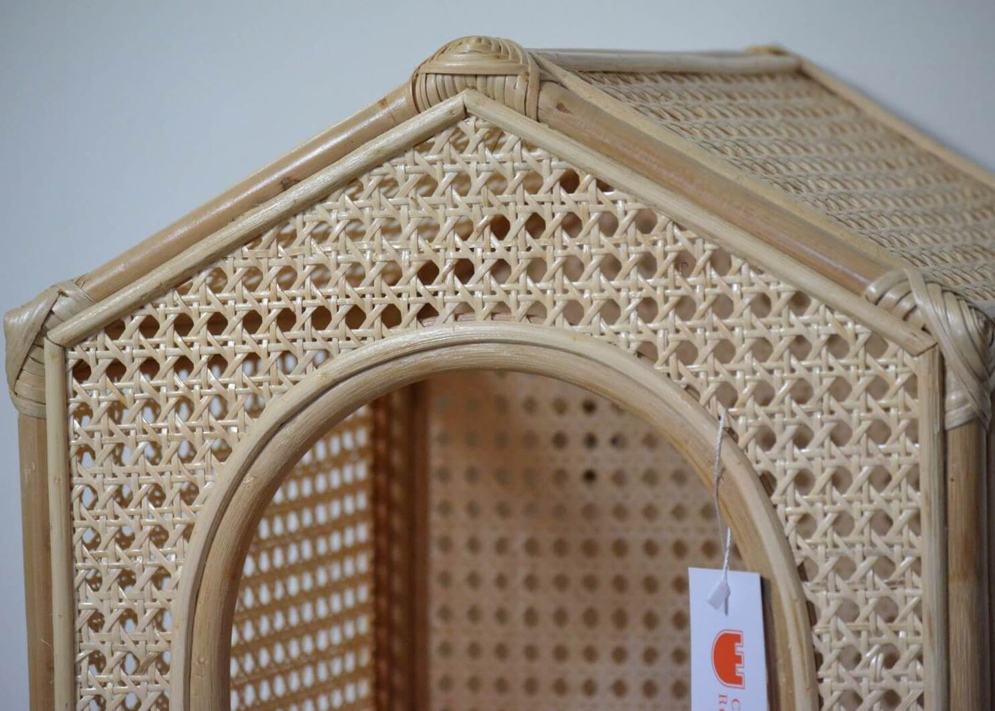 Rattan_honden_en_katten_mand_met_rotan_webbing_Chateau_Rustique