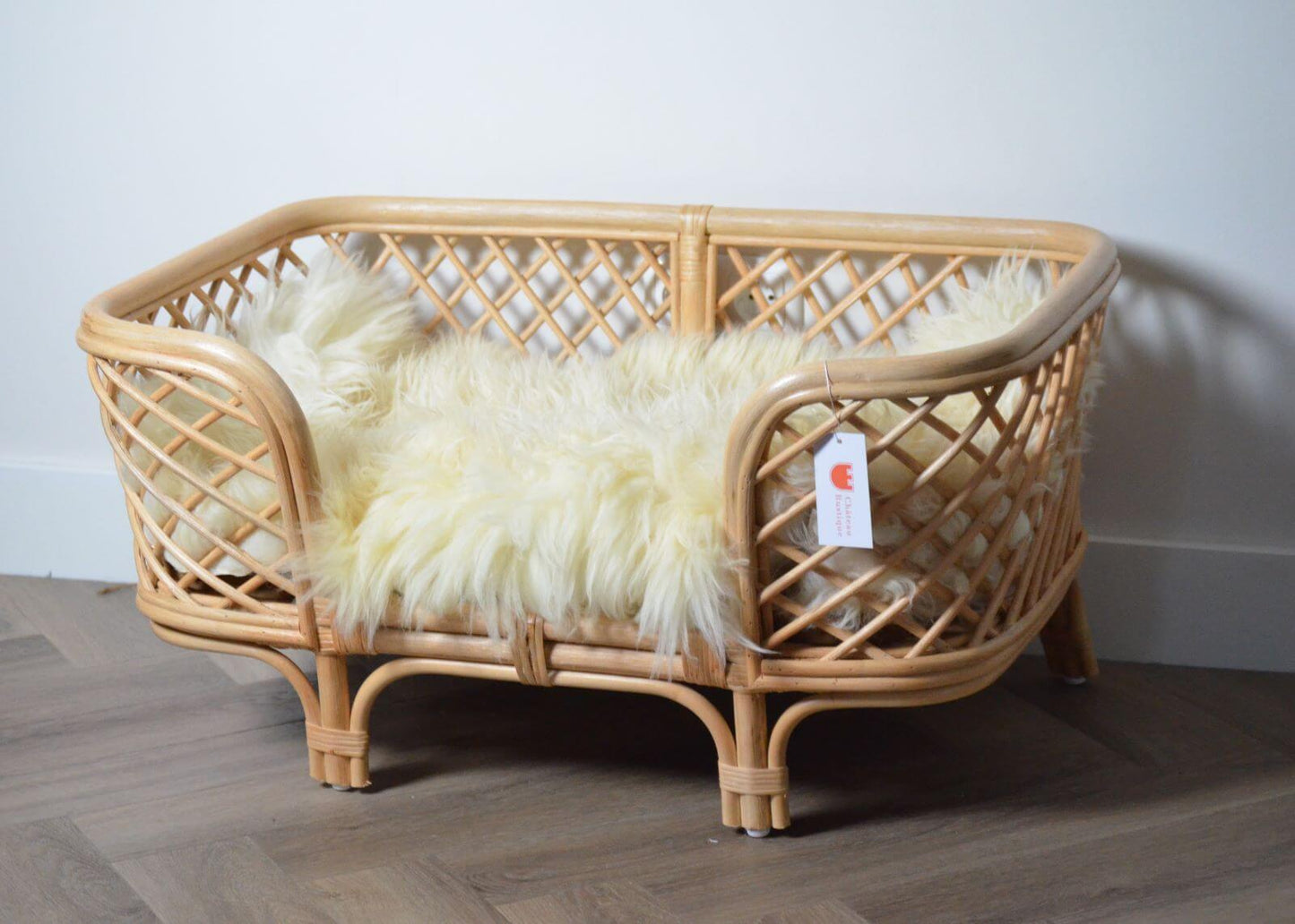 Scandinavisch_Rotan_Hondenbed_-_inclusief_zacht_Matras_Chateau_Rustique