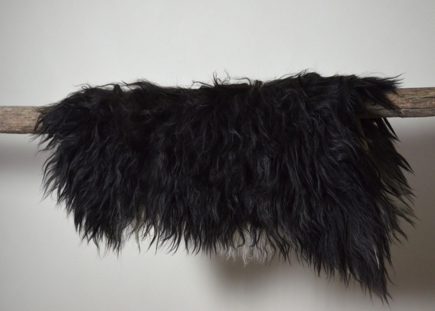 Schapenvacht_blacky_brown_zwart_bruin_klein_voor_honden_en_katten