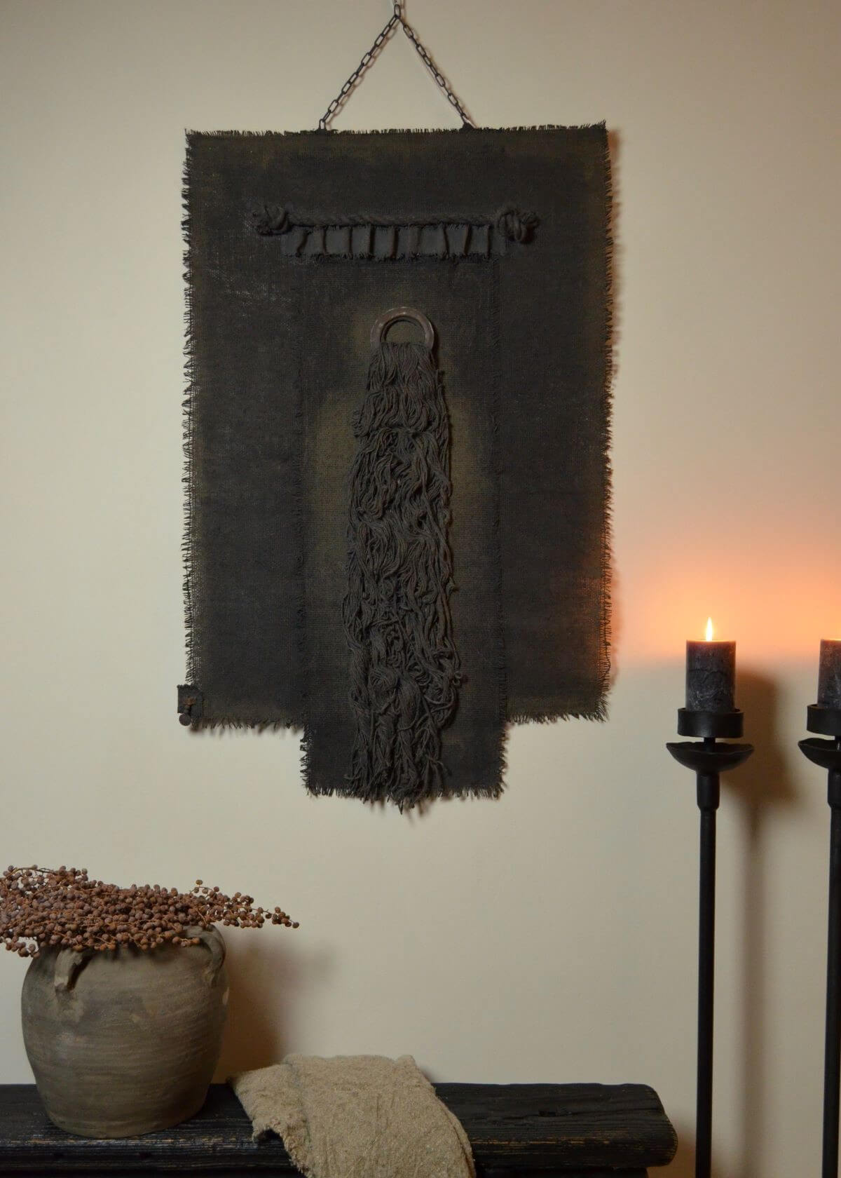 Handgemaakt wanddoek kalkverf op jute antraciet