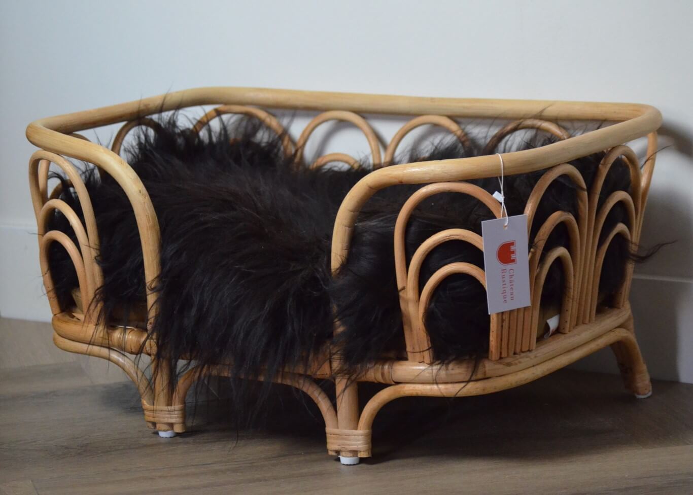 Rotan_Hondenmand_met_Matras_Scandinavische_slaapplek_voor_Kleine_Honden_ChateauRustique