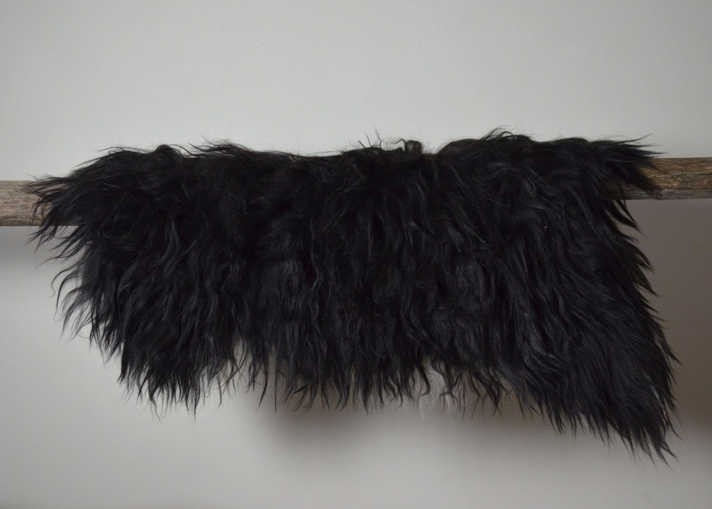 Schapenvacht_blacky_brown_zwart_bruin_klein_voor_huisdieren