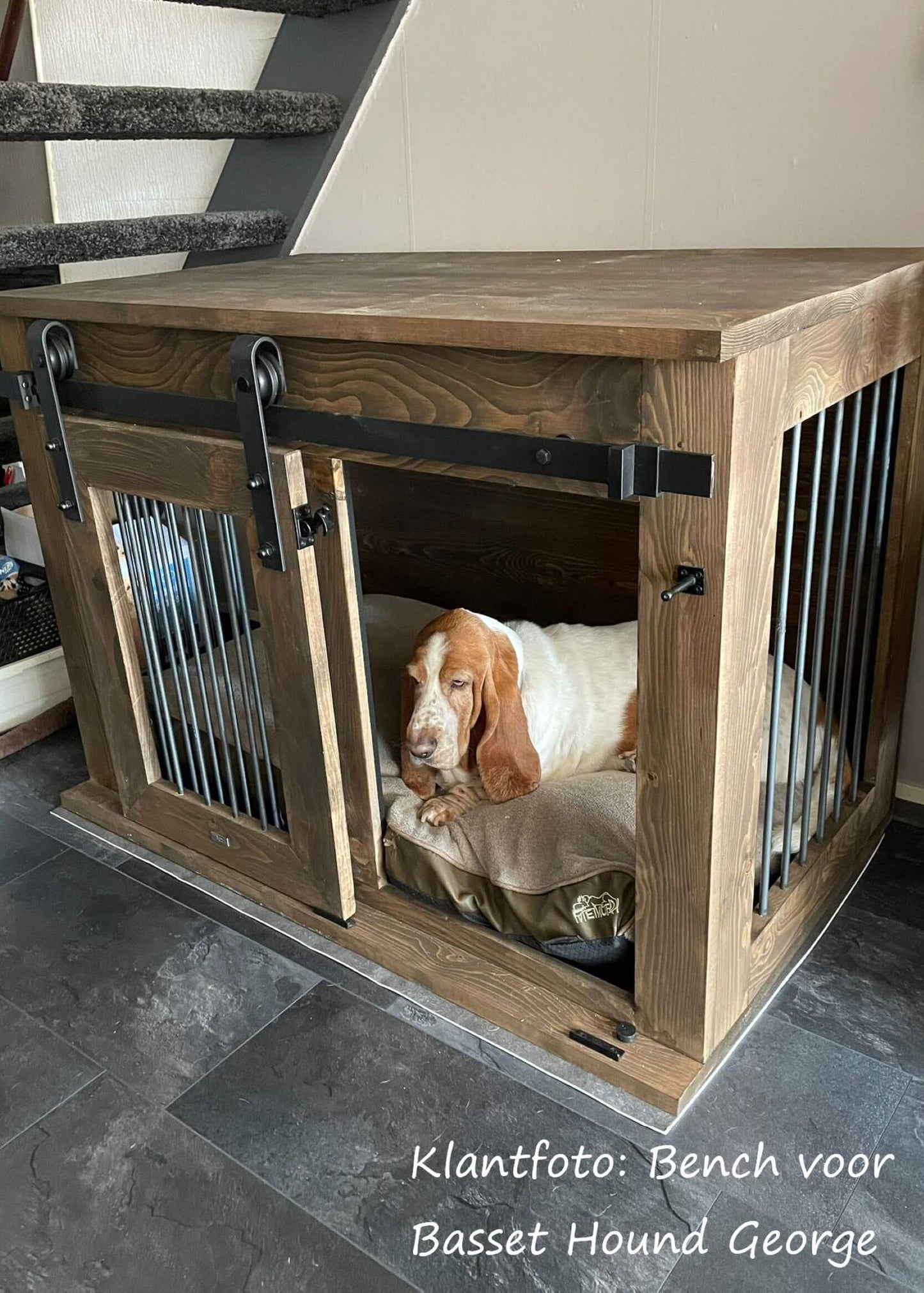 Stoere houten hondenbench - rustiek en industrieël